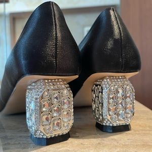 Bejeweled satin pumps. Unworn. European 41.